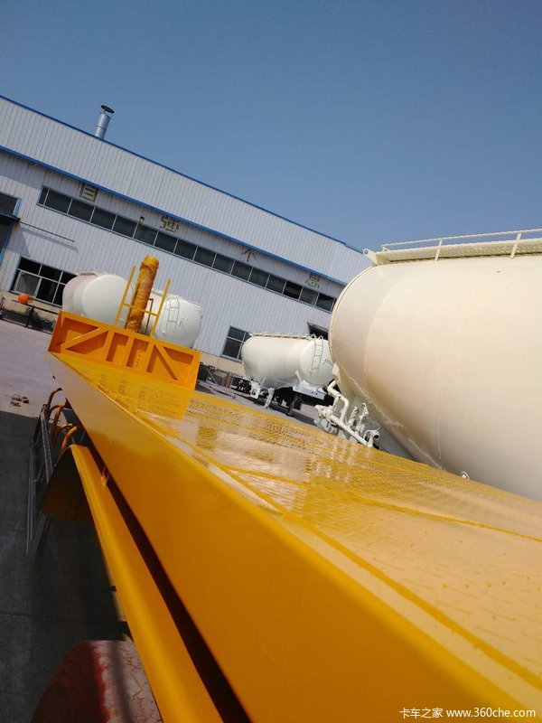 散装水泥罐车罐式半挂车图片