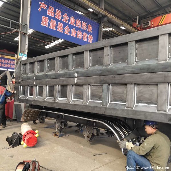 一体后翻自卸半挂车，自重轻不查改型，支持全国各地分期付款自卸半挂车图片