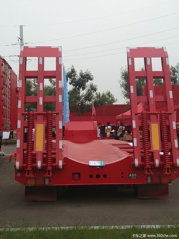 厂家直销各种半挂车，标箱，自卸后翻，支持以旧换新，分期付款。栏板式半挂车图片