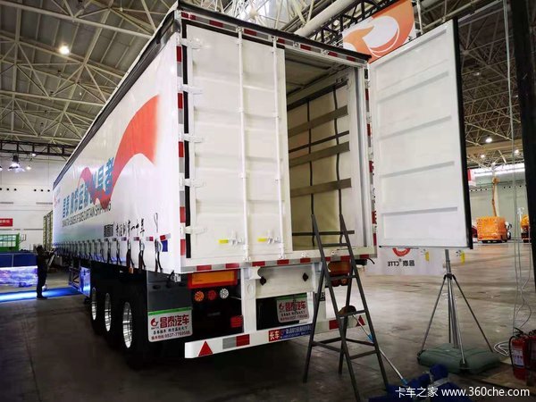侧帘半挂车，欧洲工艺，自重轻集装箱式半挂车图片