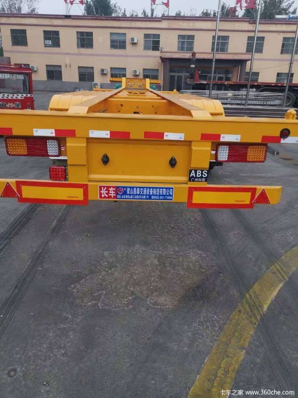 侧帘半挂车，欧洲工艺，自重轻集装箱式半挂车图片