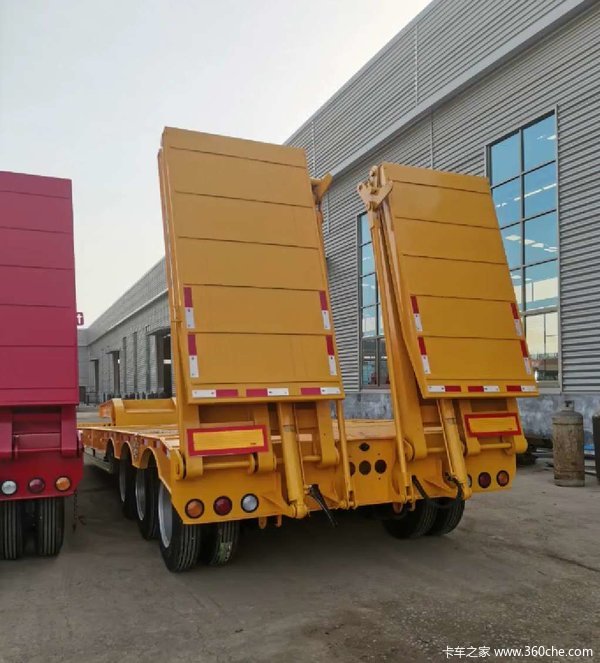 液压爬梯式低平板半挂车低平板半挂车图片