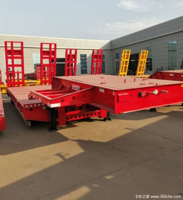液压爬梯式低平板半挂车低平板半挂车图片