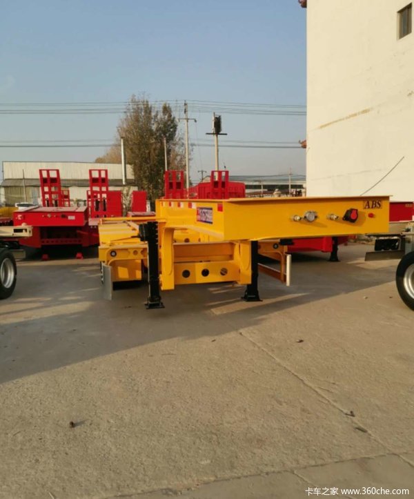液压爬梯式低平板半挂车低平板半挂车图片