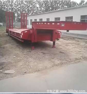 液压爬梯式低平板半挂车低平板半挂车图片
