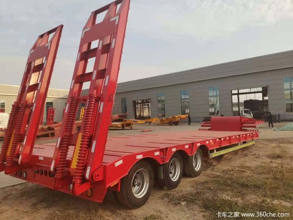 13米低平板运输半挂车，钩机板半挂车低平板半挂车图片