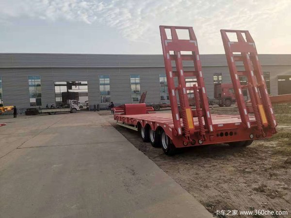 13米低平板运输半挂车，钩机板半挂车低平板半挂车图片