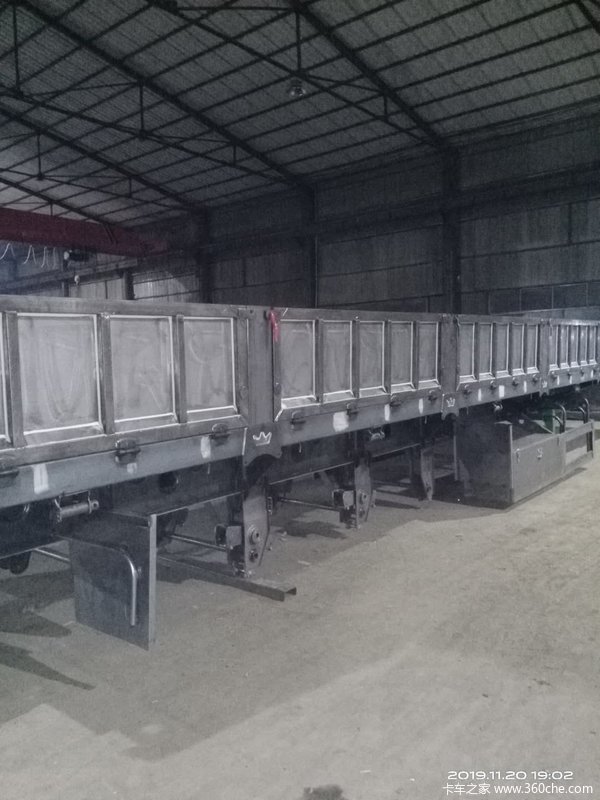 厂价出售13米轻型标车自卸半挂车，可分期付款自卸半挂车图片