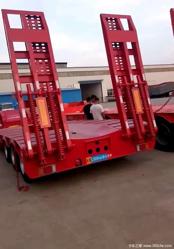 低平板半挂车，13米运输半挂车低平板半挂车图片