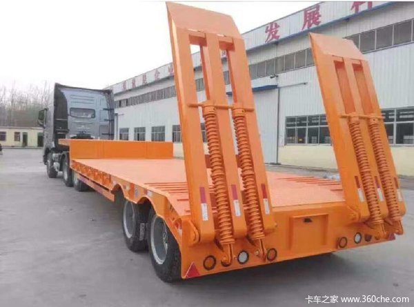 低平板半挂车，13米运输半挂车低平板半挂车图片