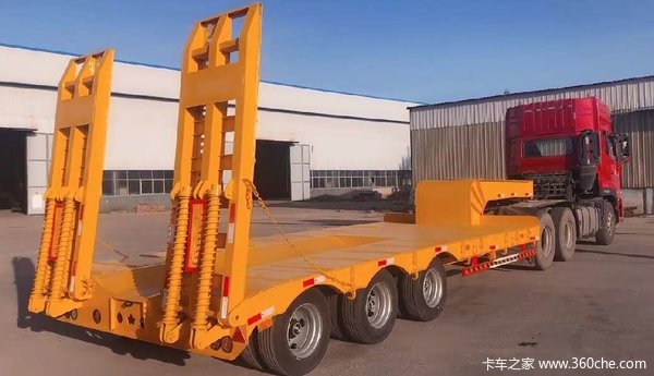 低平板半挂车，13米运输半挂车低平板半挂车图片