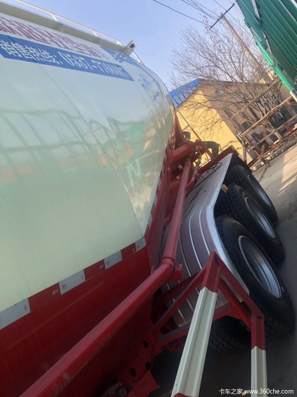 梁山跃通厂家直销—新型轻体散装水泥罐车，下灰车立方可选粉粒物料运输半挂车图片