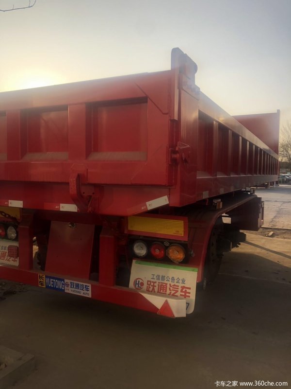 梁山跃通厂家促销—轻型一体式后翻.平板后翻自卸车.各种规格尺寸自卸半挂车图片