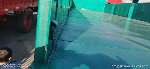 标箱侧翻自卸半挂车图片