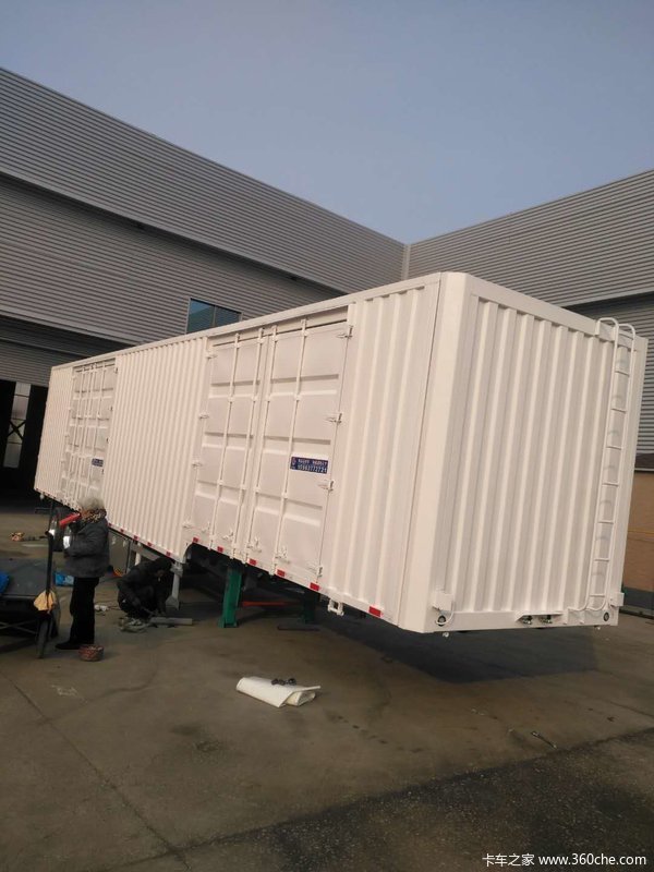 飞翼厢式运输车，厢式半挂车图片