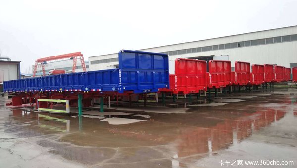 标车侧翻，13米*2.55米*0.6米，轻量化车型，面向全国支持按揭自卸半挂车图片