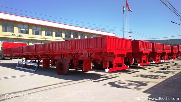 标车侧翻，13米*2.55米*0.6米，轻量化车型，面向全国支持按揭自卸半挂车图片