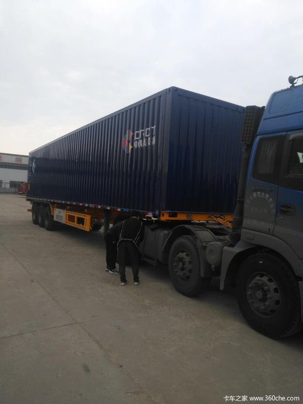 13.75米一15米展翼厢式车和集装箱运输车厢式半挂车图片