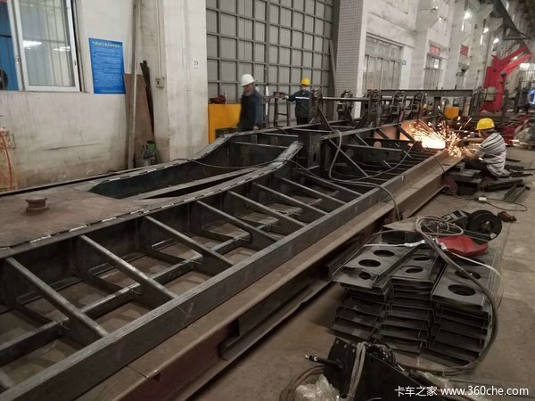 出售全新轻量化半挂车、骨架、飞机架、平板车平板式半挂车图片