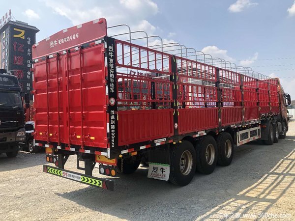 烈牛13米仓栅半挂，贵州重汽合作伙伴！厂配桥，富华桥，进口桥可选！仓栅式半挂车图片