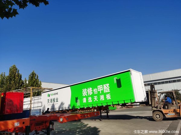 骨架集装厢集装箱式半挂车图片