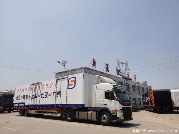 骨架集装厢集装箱式半挂车图片