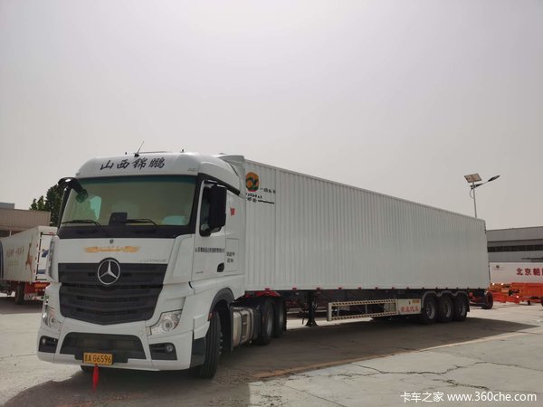 骨架集装厢集装箱式半挂车图片