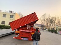 超轻标箱侧翻,13米侧翻半挂车,全国可以上户自卸半挂车图片