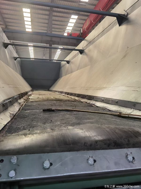 路政不查的履带式自卸半挂车自卸半挂车图片