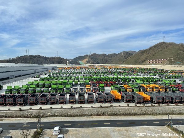 驰田金钢自卸半挂车全系现车促销中自卸半挂车图片