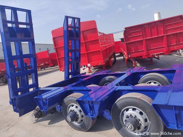 专业订做三线六轴，四线八轴，五线十轴等，各种尺寸大件运输半挂车！轴线挂车图片