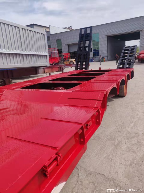 专业订做三线六轴，四线八轴，五线十轴等，各种尺寸大件运输半挂车！轴线挂车图片