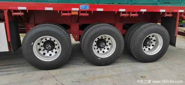 东旭挂车13米平板挂车能上叉车能分期付款自重6吨5平板式半挂车图片