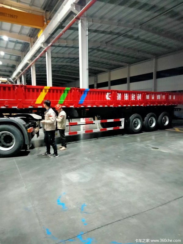 非公路宽体矿卡集装箱半挂车侧翻半挂车新品上市热销中集装箱式半挂车图片